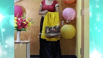 Jouer Saree jupon bleu chemisier rouge saree jaune