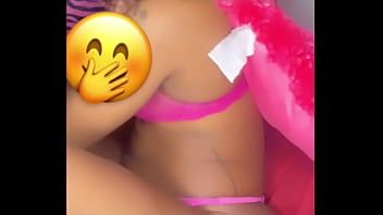 تشغيل ابنة الأبنوس تنتمي الآن إلى زوج الأم