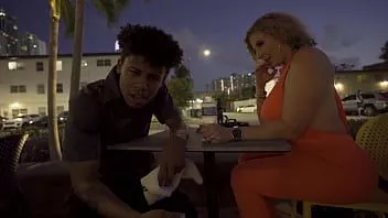 Reproducir Odian a lil d sara jay solo diciendo