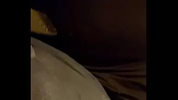 Riproduci Bbw succhia il cazzo mentre il fidanzato è al piano di sopra
