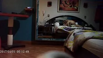 Riproduci Mia è fottuta con una telecamera nascosta, un culo grosso e un creampie