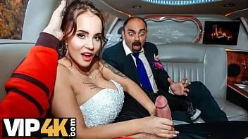 play Vip4k.ランダムな通行人が結婚式のリムジンで豪華な花嫁を獲得