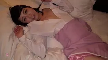 play [hentaicosplay] تتحول إلى زي نسائي وردي طويل ، وبينما تجعل جسدها ساخنًا وتفوح منه رائحة العرق ، تقدم خدمة اللسان المفضلة لديها!