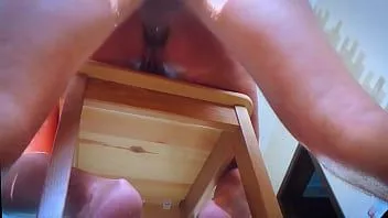 تشغيل جلست جبهة مورو الحمار الكبير على كرسي بار وحصلت على CREAMPIE الشرج الساخنة العميقة.
