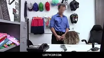 Jouer Lustycop - un officier du centre commercial montre au voleur que voler n'est pas bien. c'est une dure leçon - allie addison