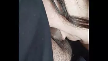 Reproducir Vecina bbw dejó la puerta trasera abierta y quiere chupar la polla hasta que semen caliente le llene la boca