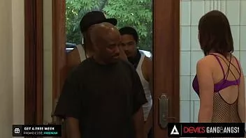 Putar Devils gangbangs - jennifer putih seksi lapar akan creampie jadi dia akan di-gangbang