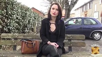 Jouer Alice, coquine sexy, veut une baise hard avec son collègue