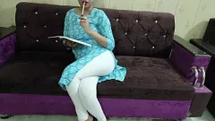 play Séance de sexe anal et chatte rasée douloureuse de la belle-mère indienne Saara
