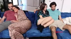 play Üvey Aile Dörtlüsü NNN'de Başarısız Olduklarından Emin Olur