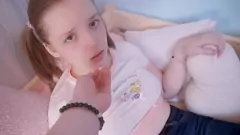 Reproducir Encuentro rudo: ¡El sexo duro de su padrastro con una pequeña rubia en una intensa sesión de golpes en el coño y un creampie descuidado!
