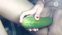 Riproduci Desi Girl si scatena con enorme cetriolo