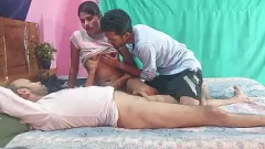 Играть Горячий колледж втроем с лучшими друзьями: Cumshot, Hard Sex и Pussy Fucking