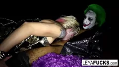 Reproduzir Encontro inter -racial de Cosplay Whoreley Quinn com o Coringa