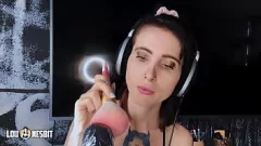 播放 德国娘娘腔ASMR：与Lou Nesbit和Lia Louise的统治和肮脏的交谈