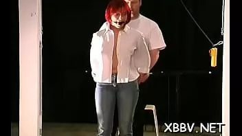 Play Extraordinary maiden has some fun with a dildo