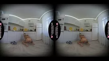 播放 独奏小妞辛迪键整天手淫，在虚拟现实中