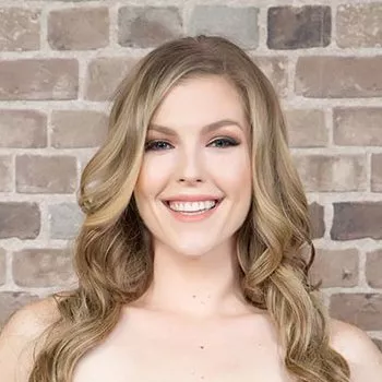 Actrita Ella Nova