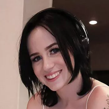 Pornoster Remi Jones
